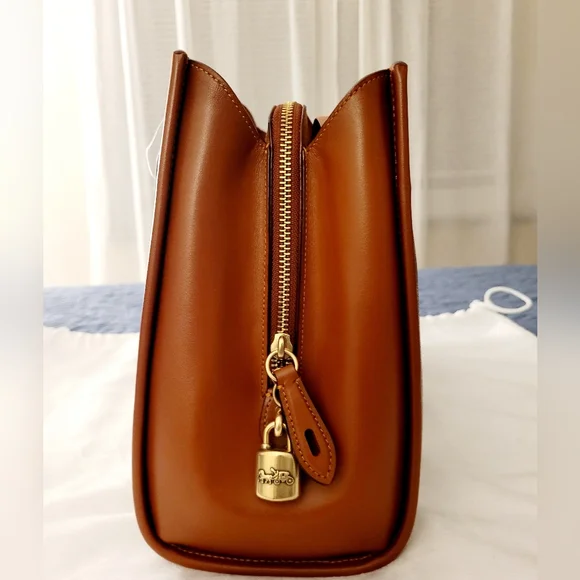 Coach Brooke Carryall In Signature Canvas - Picture 4 of 12